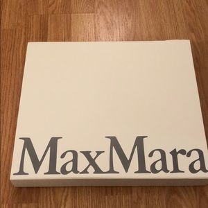 MaxMara paper box